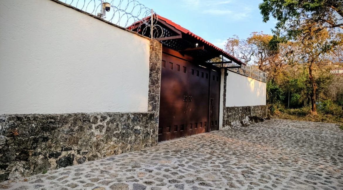 WhatsApp Image 2025-12-08 at 1.54.04 PM (1)